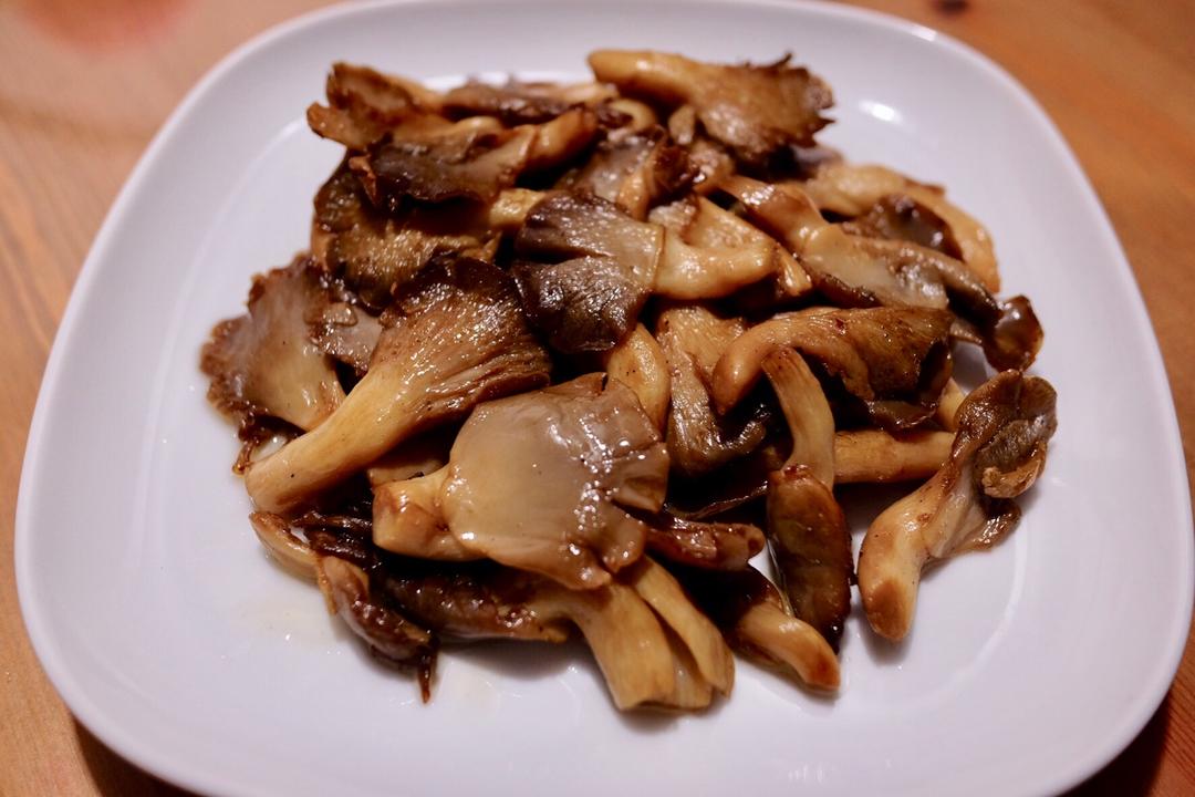 花啦啦蕾做的椒盐干煸平菇