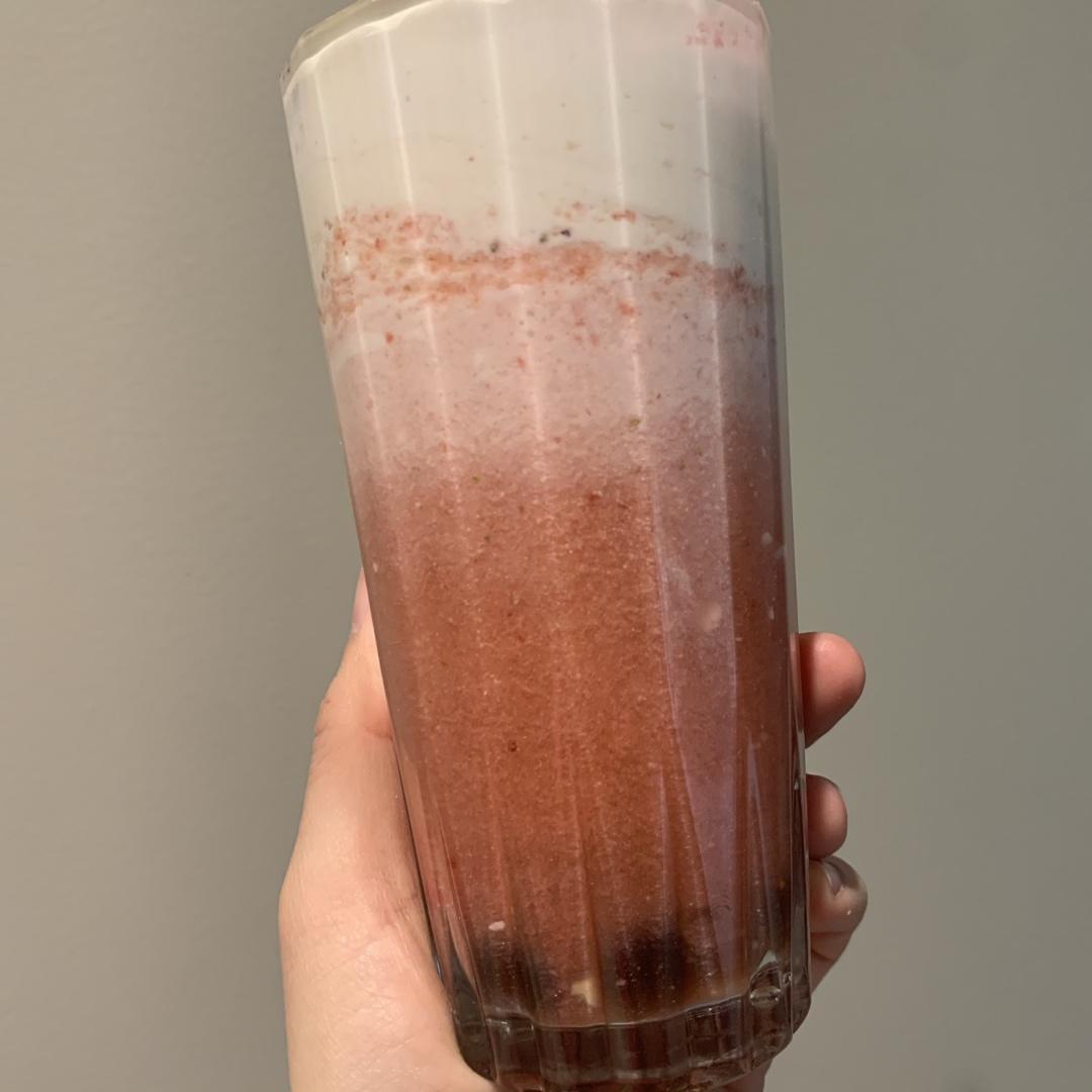草莓海盐奶盖茶