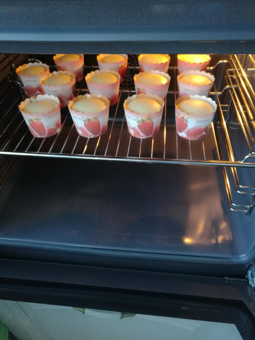 蛋香十足の海绵杯子蛋糕，伴手礼好选择。