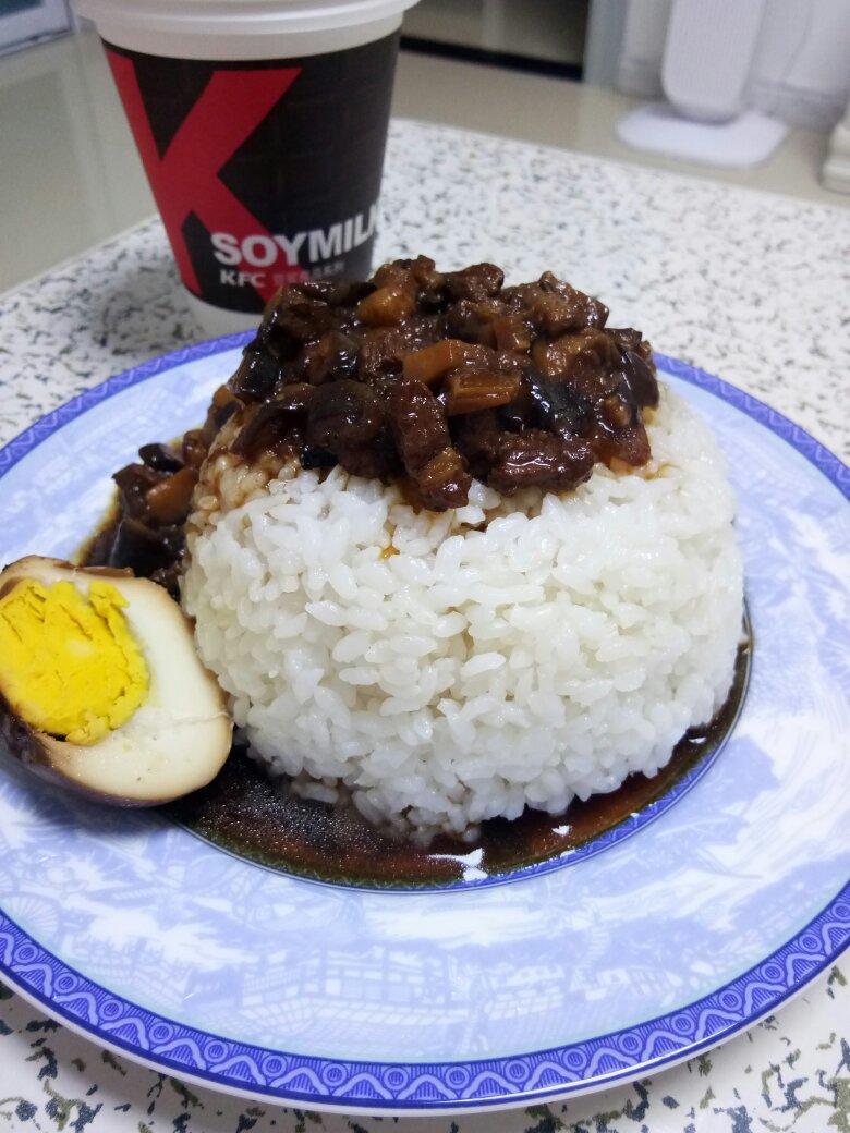洋葱酥卤肉饭