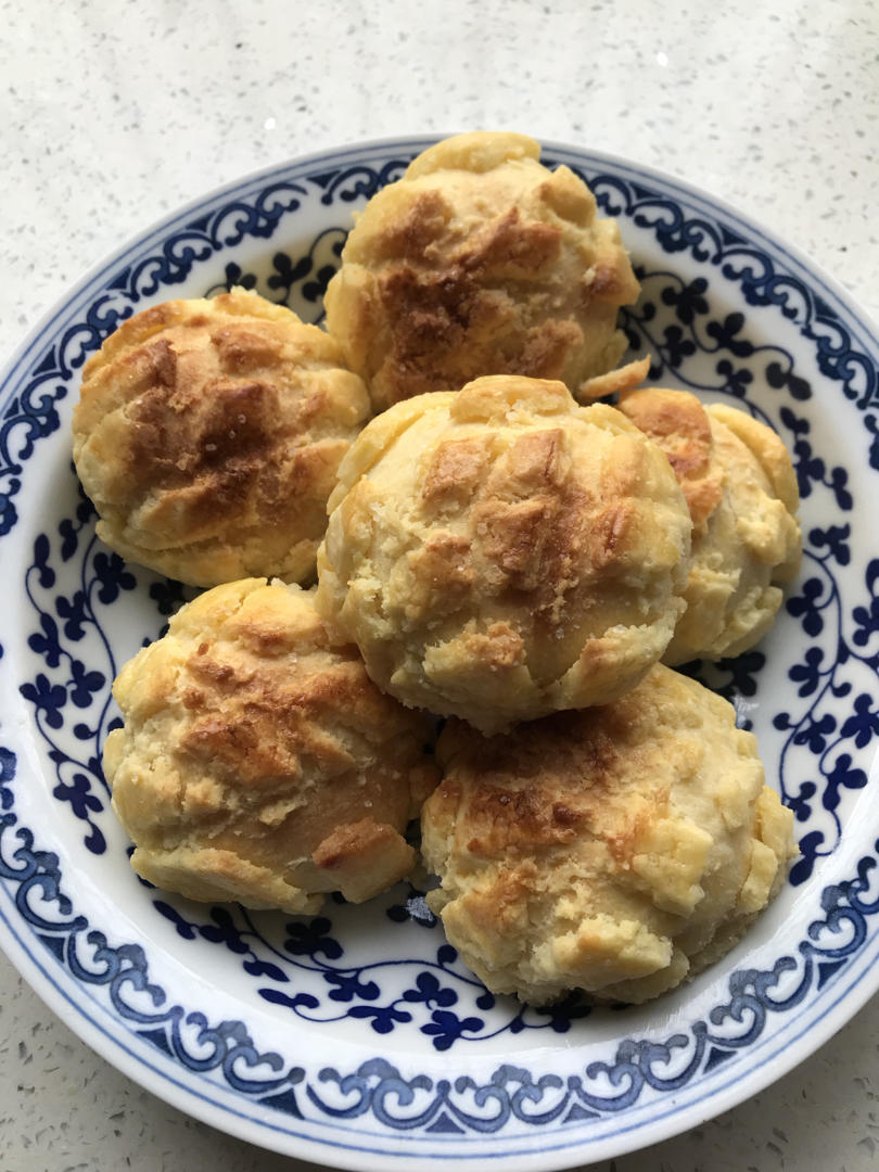 好吃到炸裂的港式菠萝包（附带制作酥皮的小视频）