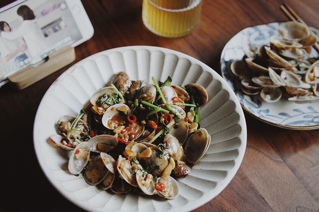 做一碗香辣花蛤去Solo海鲜大排档
