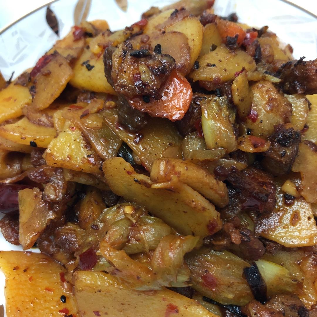五花肉干煸土豆片