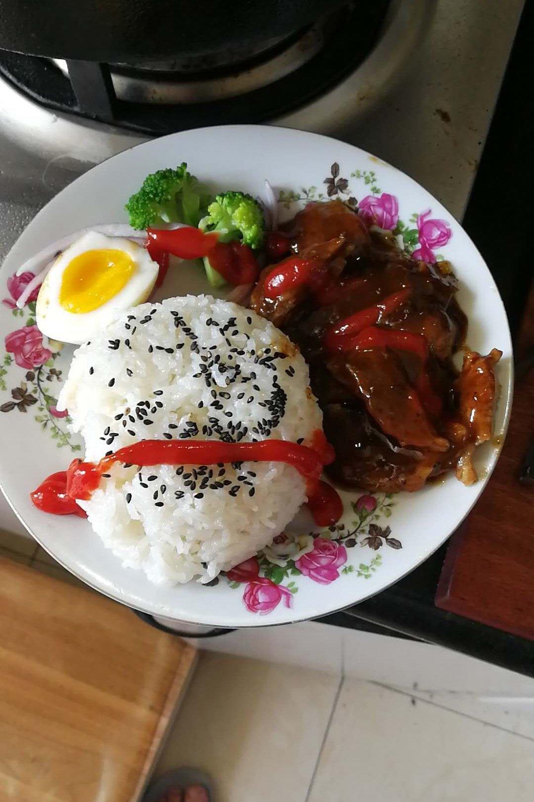 喷香黑椒猪扒饭