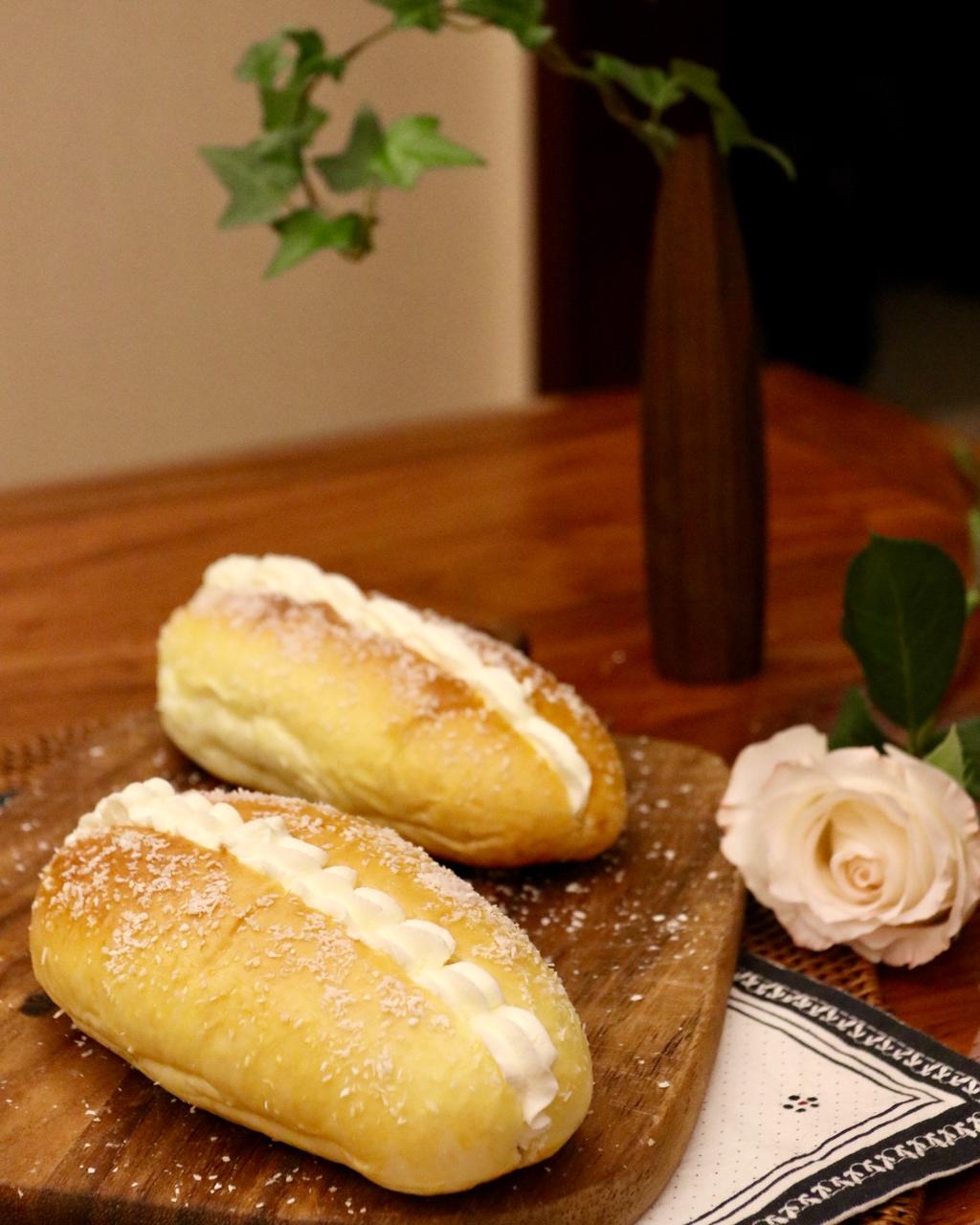 儿时去面包房必买的［椰丝奶油包］