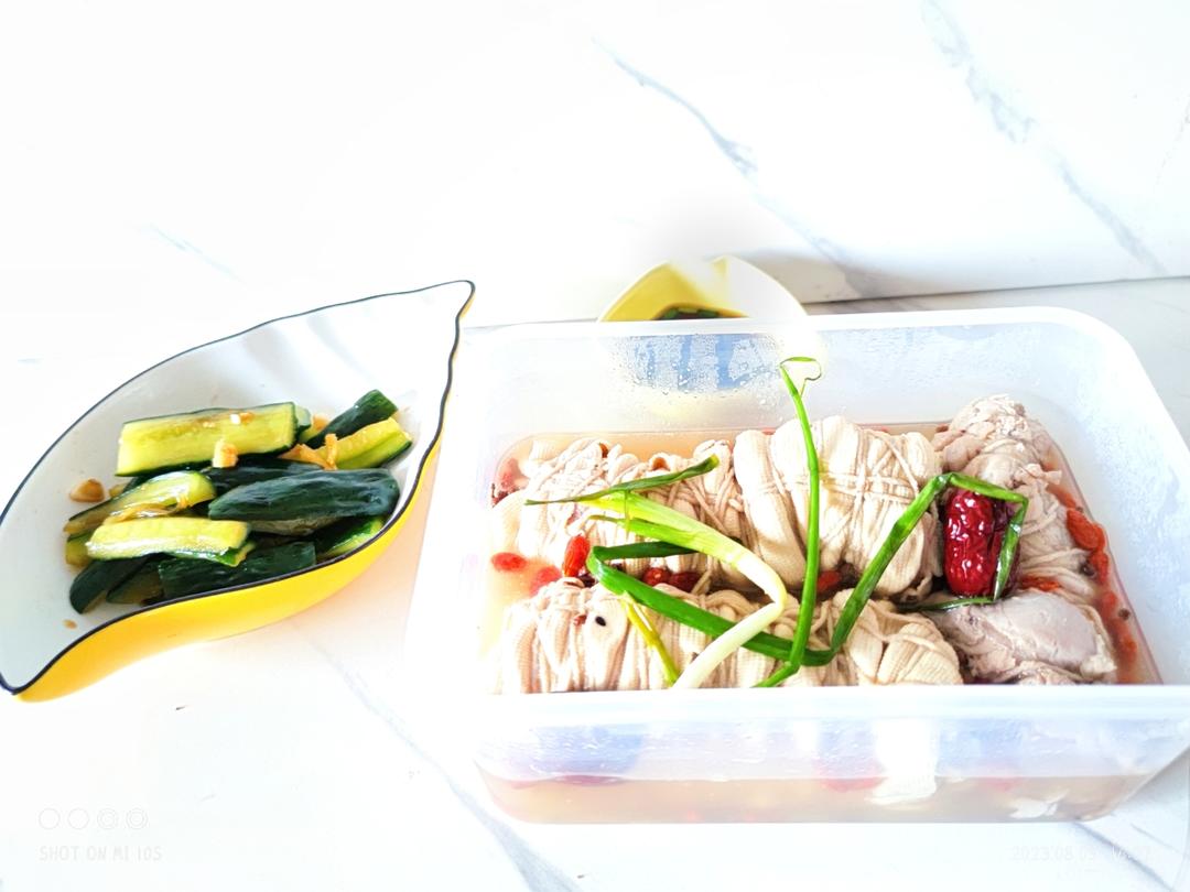 分享两个爽口好吃的凉菜，醉鸡和腌黄瓜