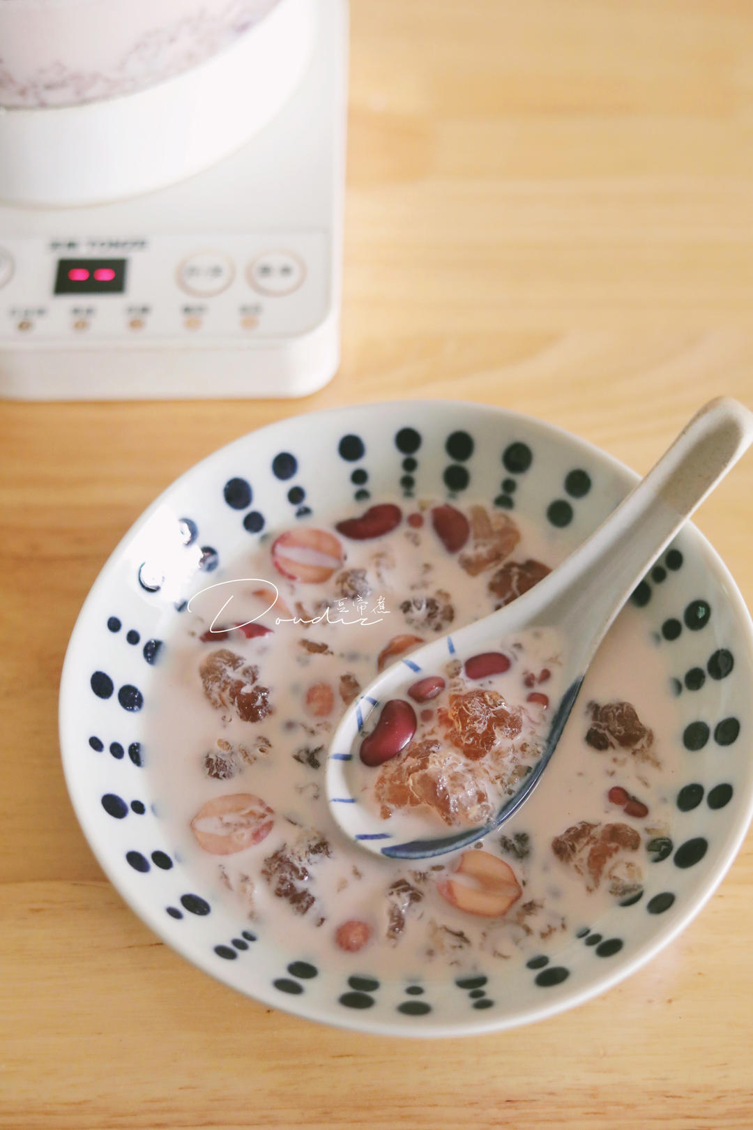 桃胶红豆牛奶