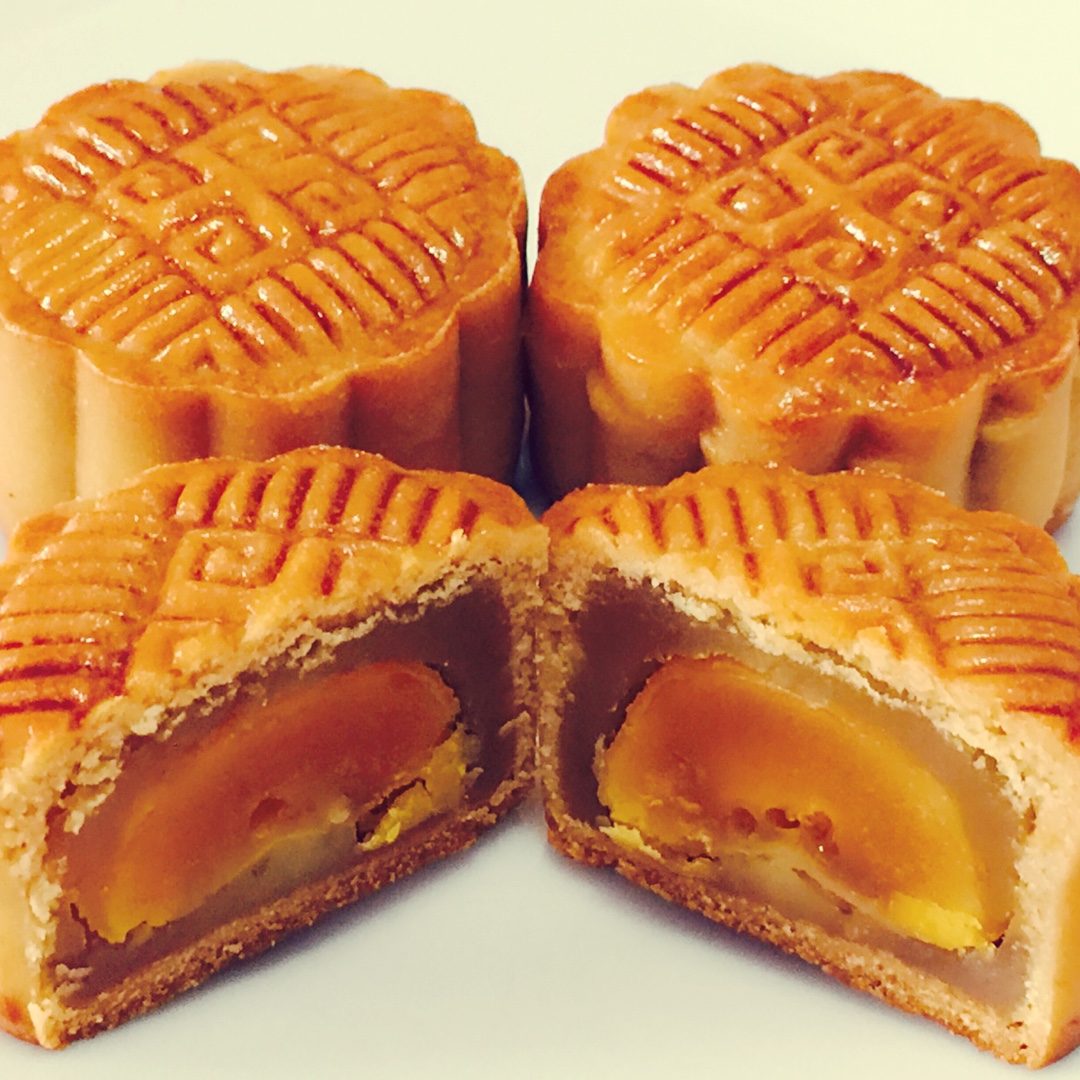 广式月饼——蛋黄莲蓉月饼
