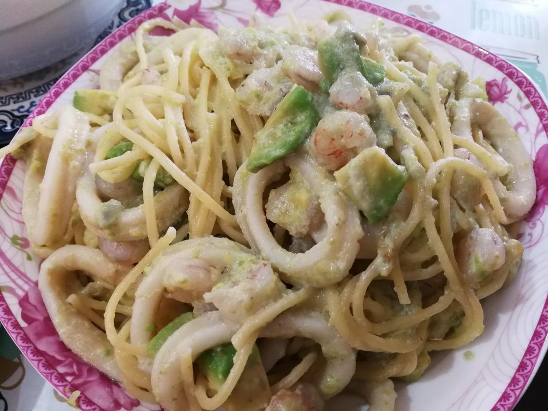 虾仁牛油果意面