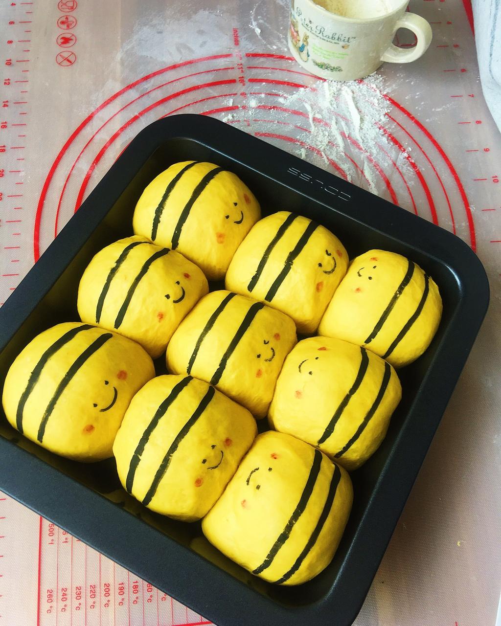 手撕蜜蜂🐝芒果面包