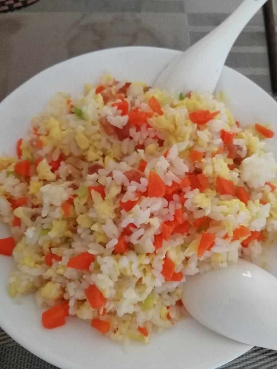 火腿鸡蛋炒饭