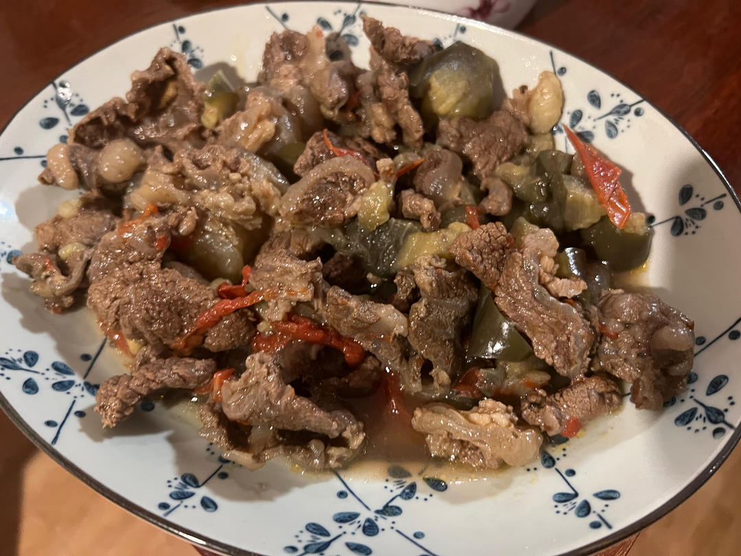汤浓肉嫩的番茄牛腩，牛腩软烂秘法