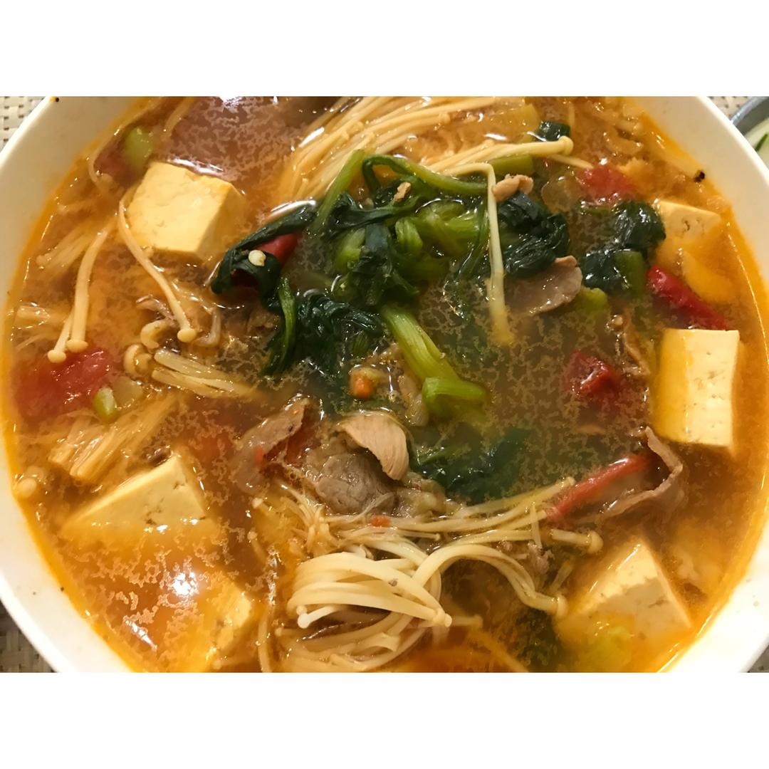 金针菇肥牛番茄锅