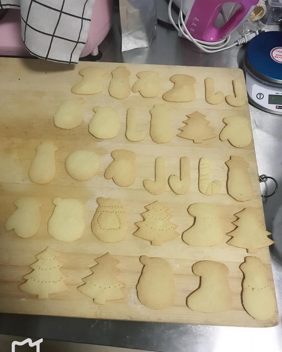 超简单！好吃又平整的糖霜饼干底的做法（附贴心小提示哦）