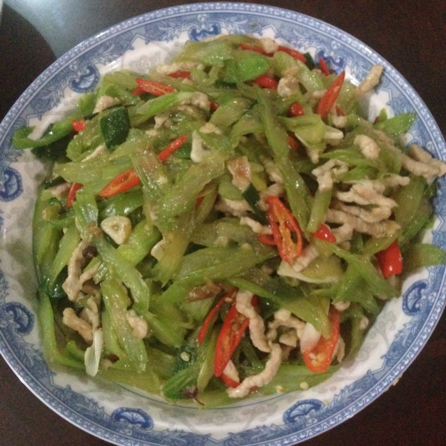 芹菜炒肉