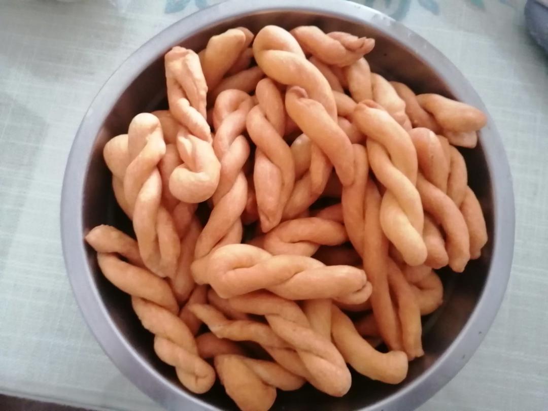 酥脆鸡蛋麻花