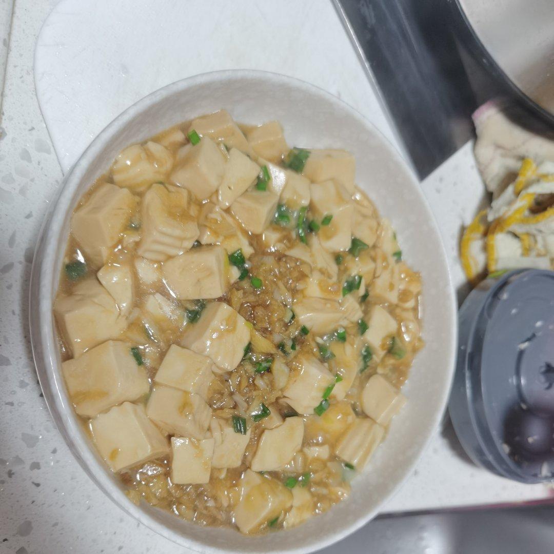 不放肉也超下饭的葱焖豆腐