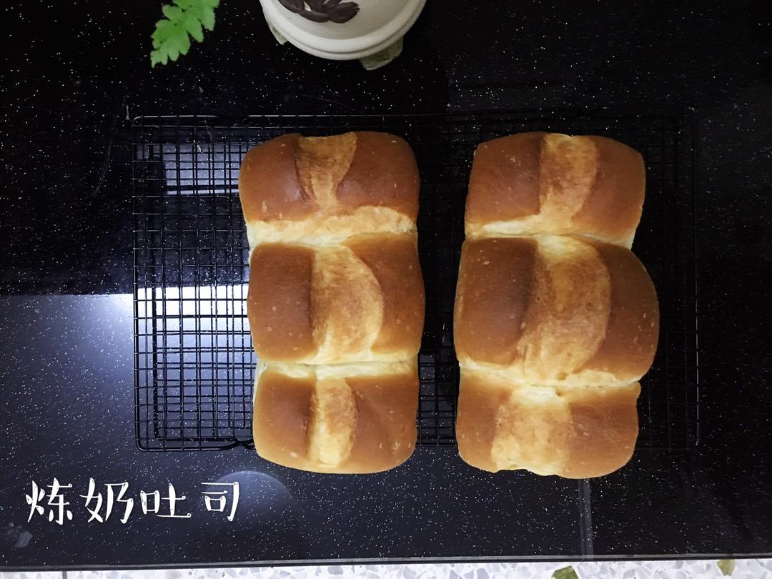 蛋黄炼奶吐司