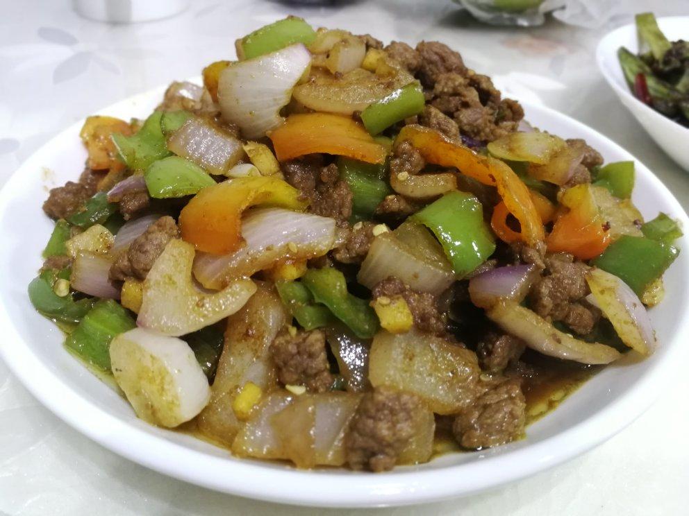 孜然洋葱炒牛肉粒