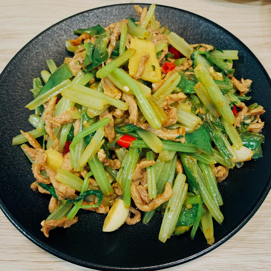 超下饭的芹菜炒牛肉