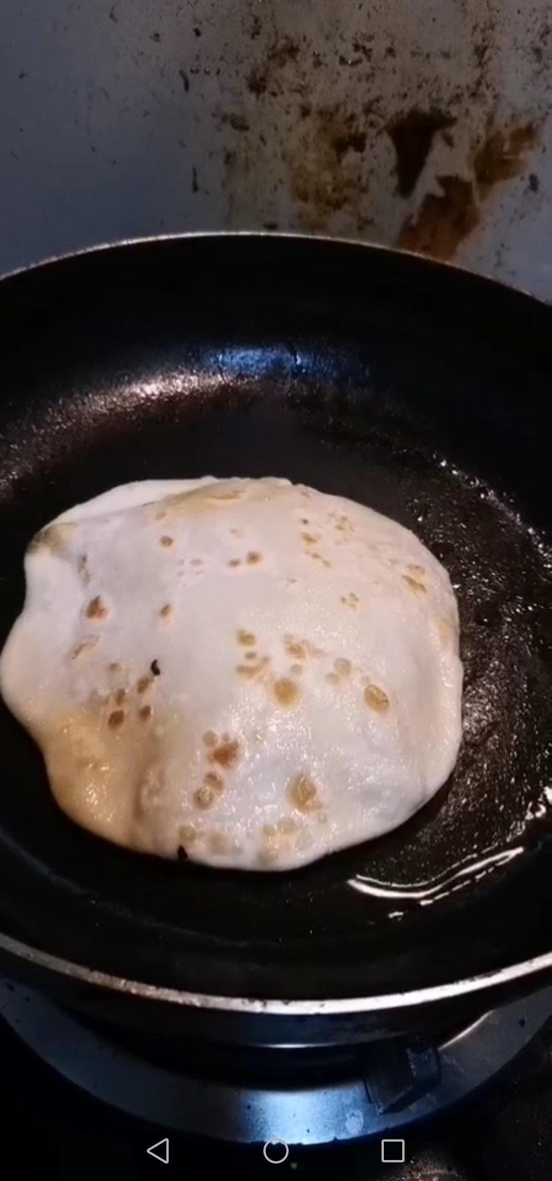 张张都鼓大泡的鸡蛋灌饼这样做不鼓大泡都难