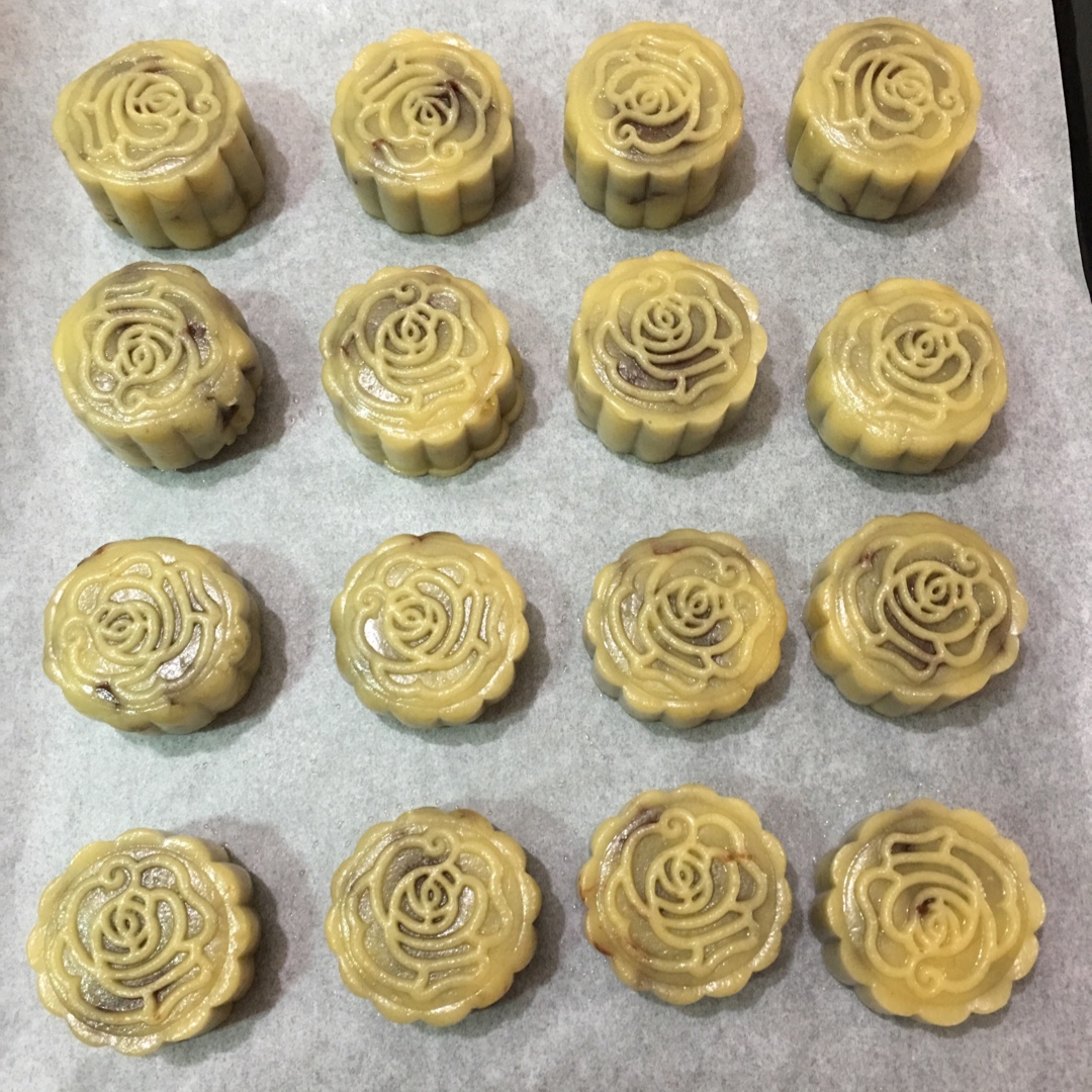 广式月饼——蛋黄莲蓉月饼