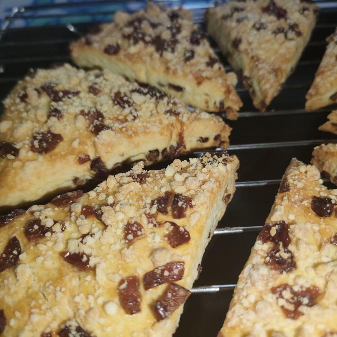 满屋飘香，口口都是满足——酥松香甜的蔓越莓蜜豆司康