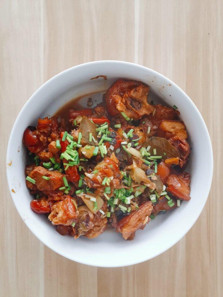 美味的家常菜：红烧猪蹄