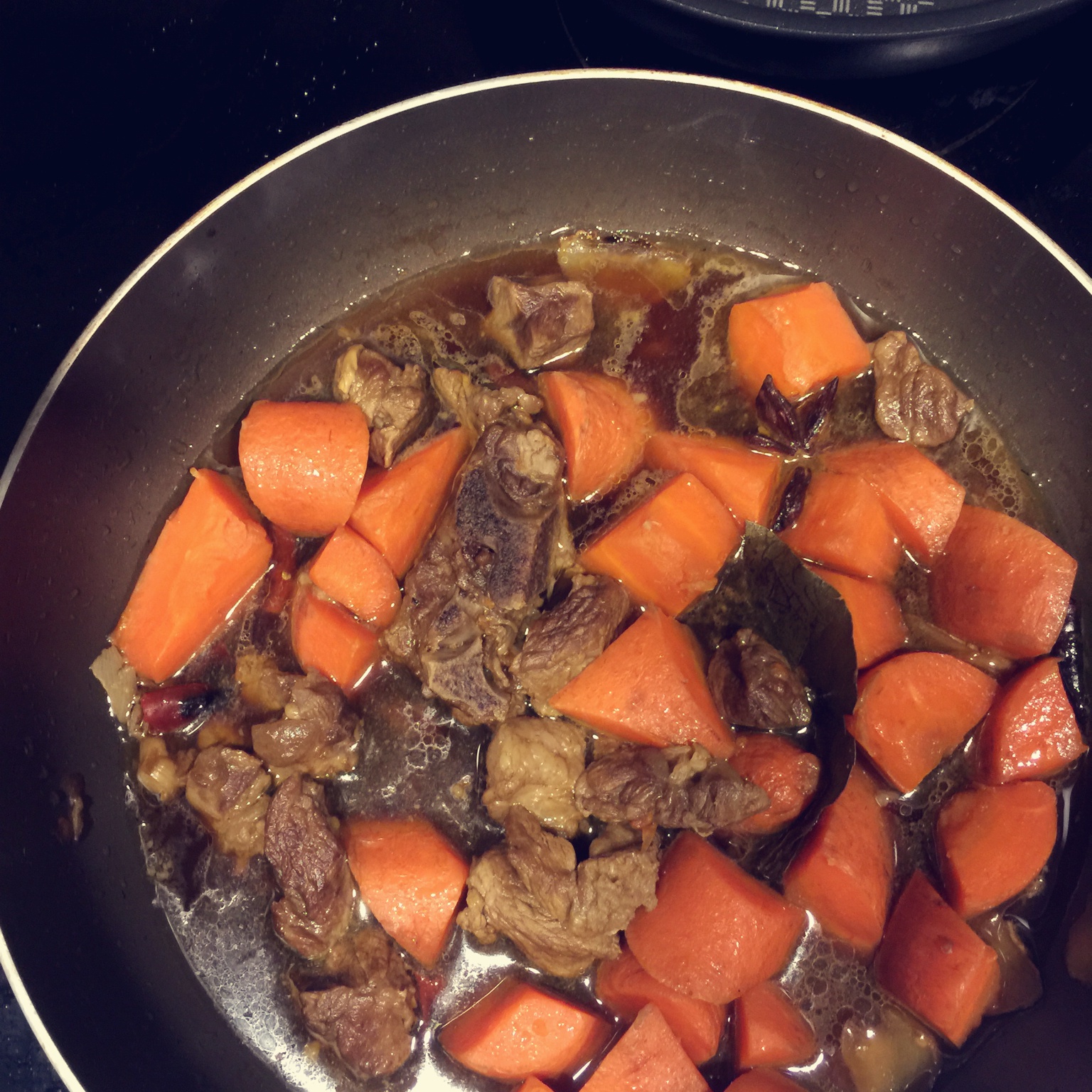 红焖羊肉炖胡萝卜