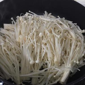 金针菇焖豆腐的做法 步骤5