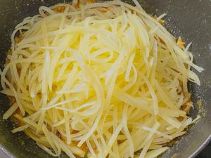 咸蛋黄土豆丝的做法 步骤5