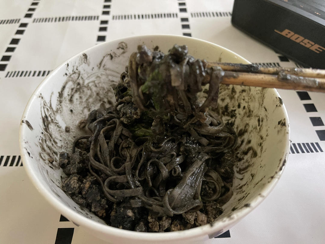 黑芝麻酱热干面