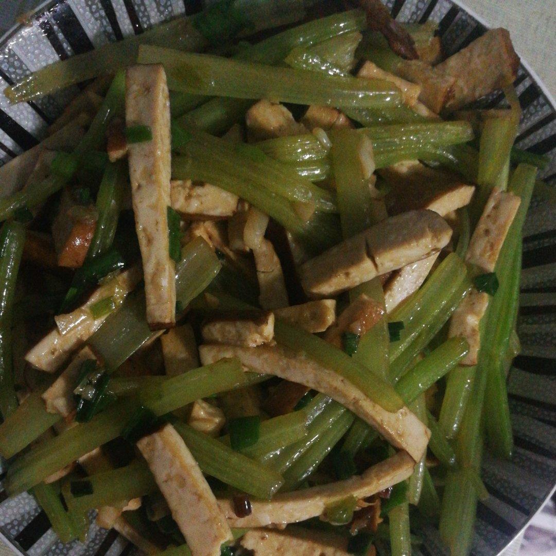 芹菜炒香干