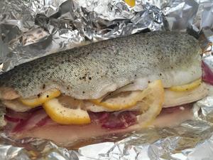 烤虹鳟鱼的做法 步骤4