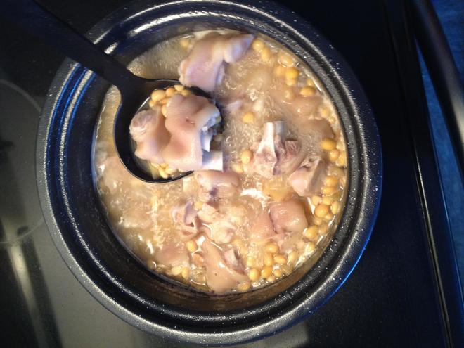 猪脚黄豆汤的做法