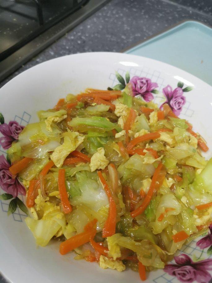 素三鲜炒鸡蛋（圆白菜粉丝胡萝卜）