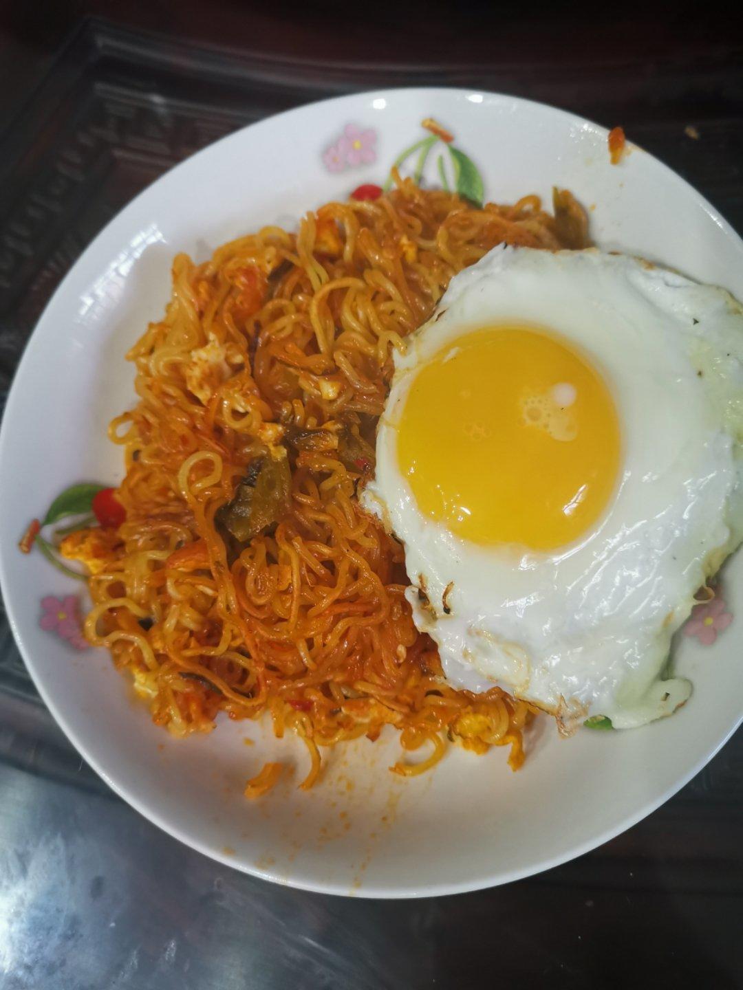 路边摊风味炒方便面