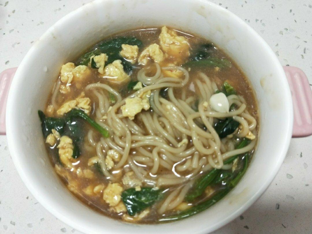 菠菜鸡蛋面