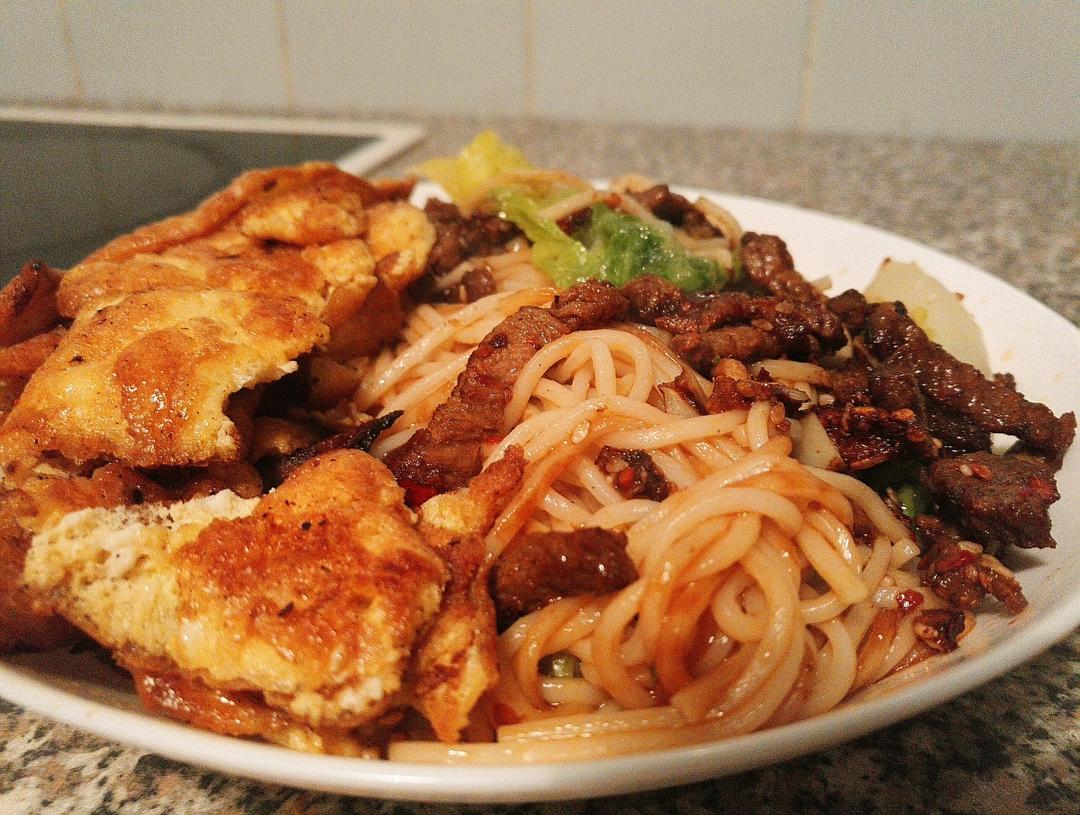 【小失食谱】孜然炒牛肉配重庆干溜小面的做法