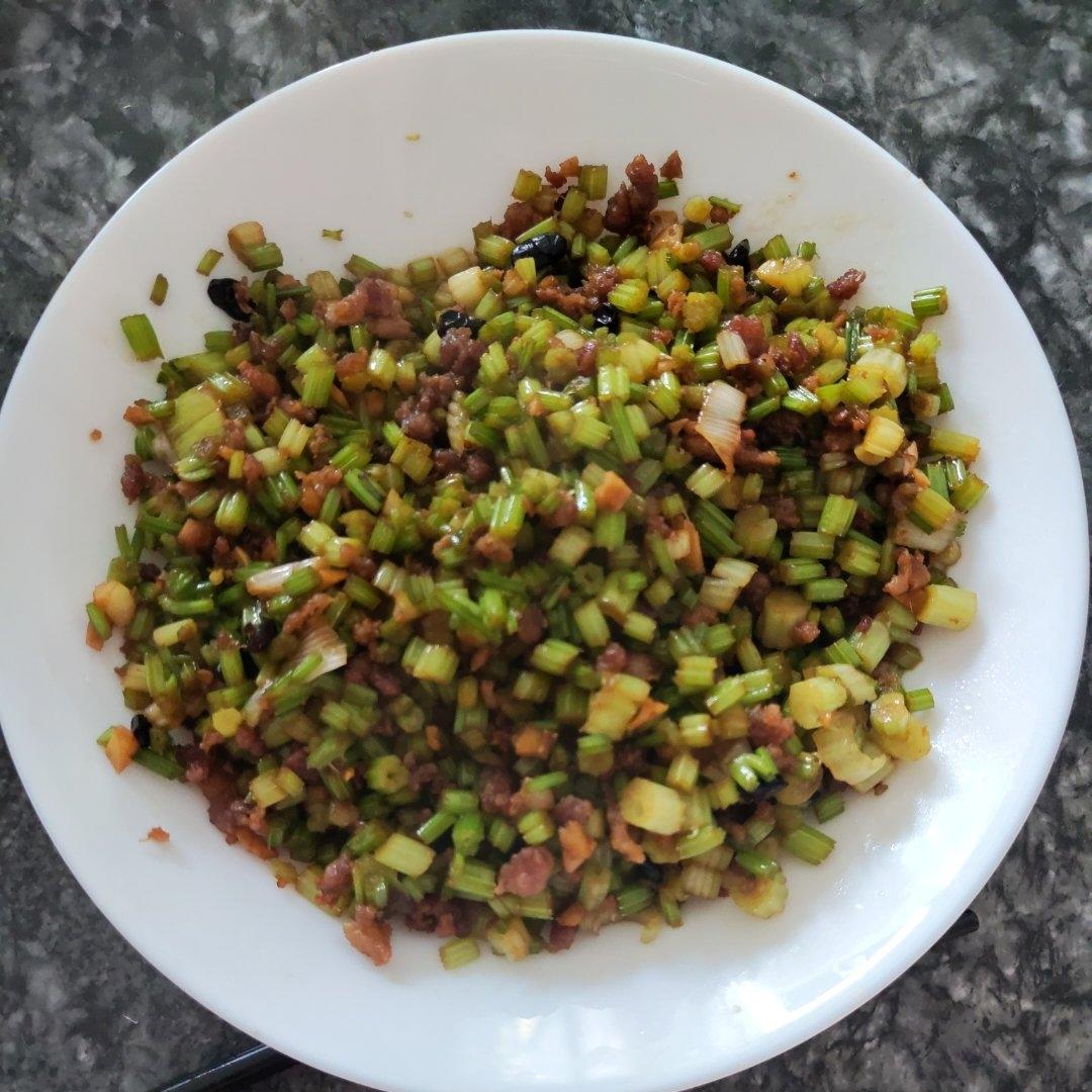 厨师长教你：“芹菜炒肉末”的家常做法，味道很赞，非常下饭