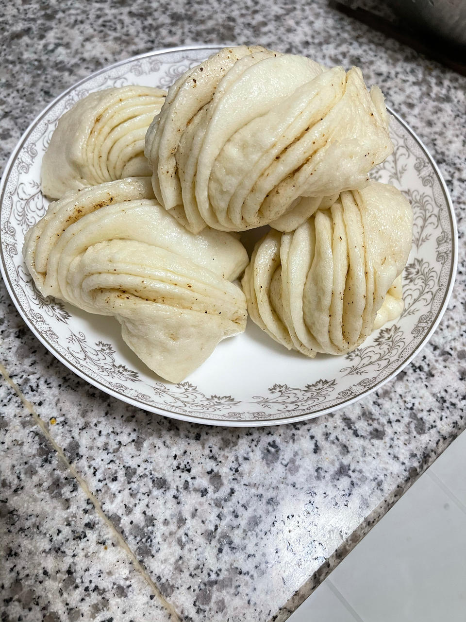 家常椒盐花卷(小视频)
