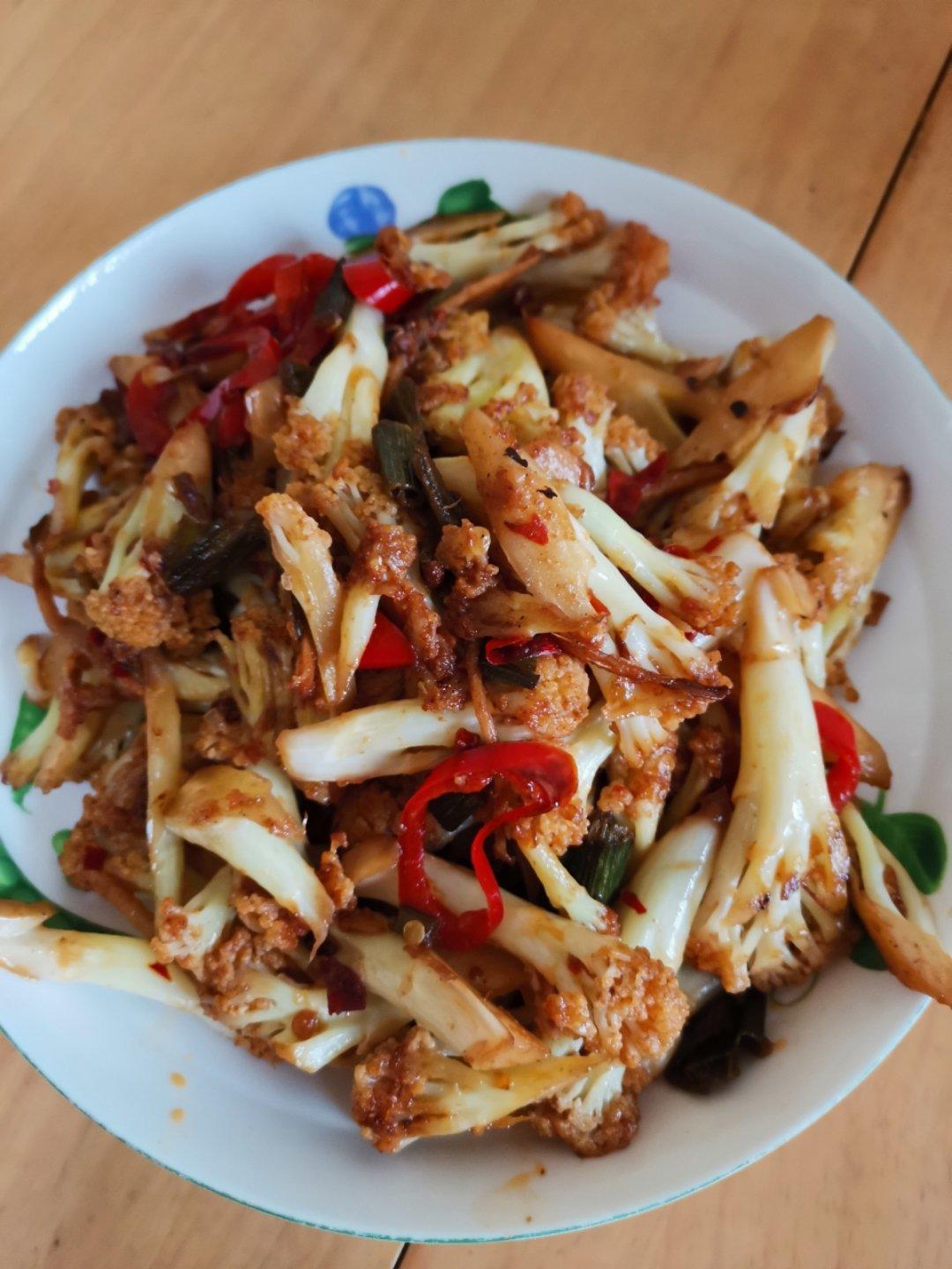干锅菜花，好不好吃不知道，反正家人经常要我做