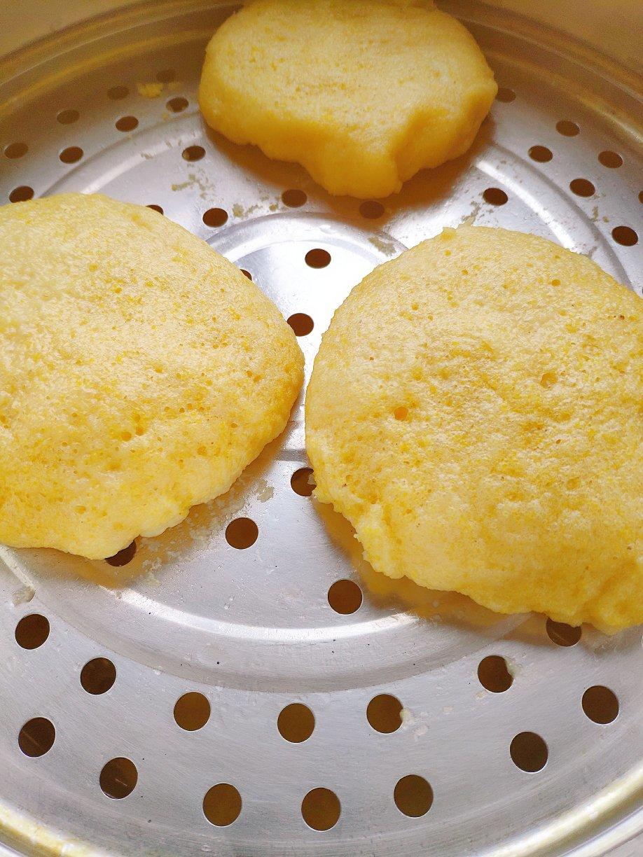 竸小白做的玉米面馒头