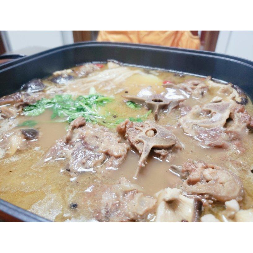 【羊蝎子火锅】老北京做羊蝎子，地道又阔气！