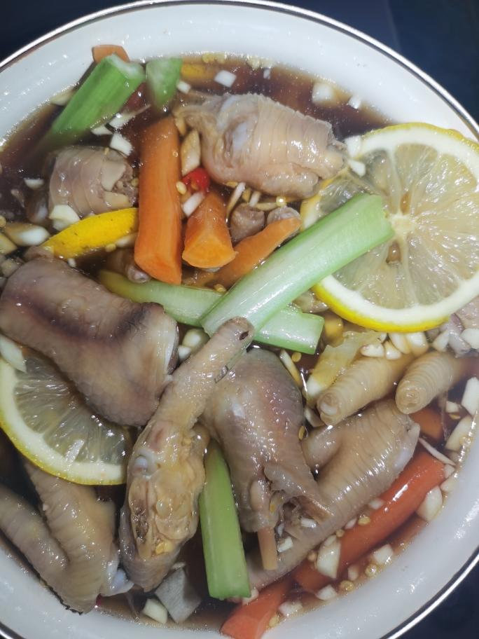 酸辣鸡脚的做法