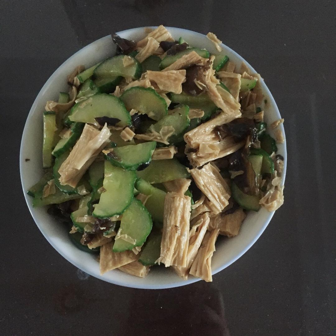 腐竹木耳黄瓜炒
