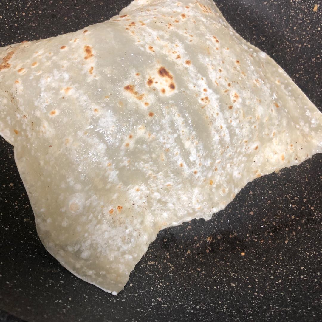 鼓大泡的鸡蛋灌饼