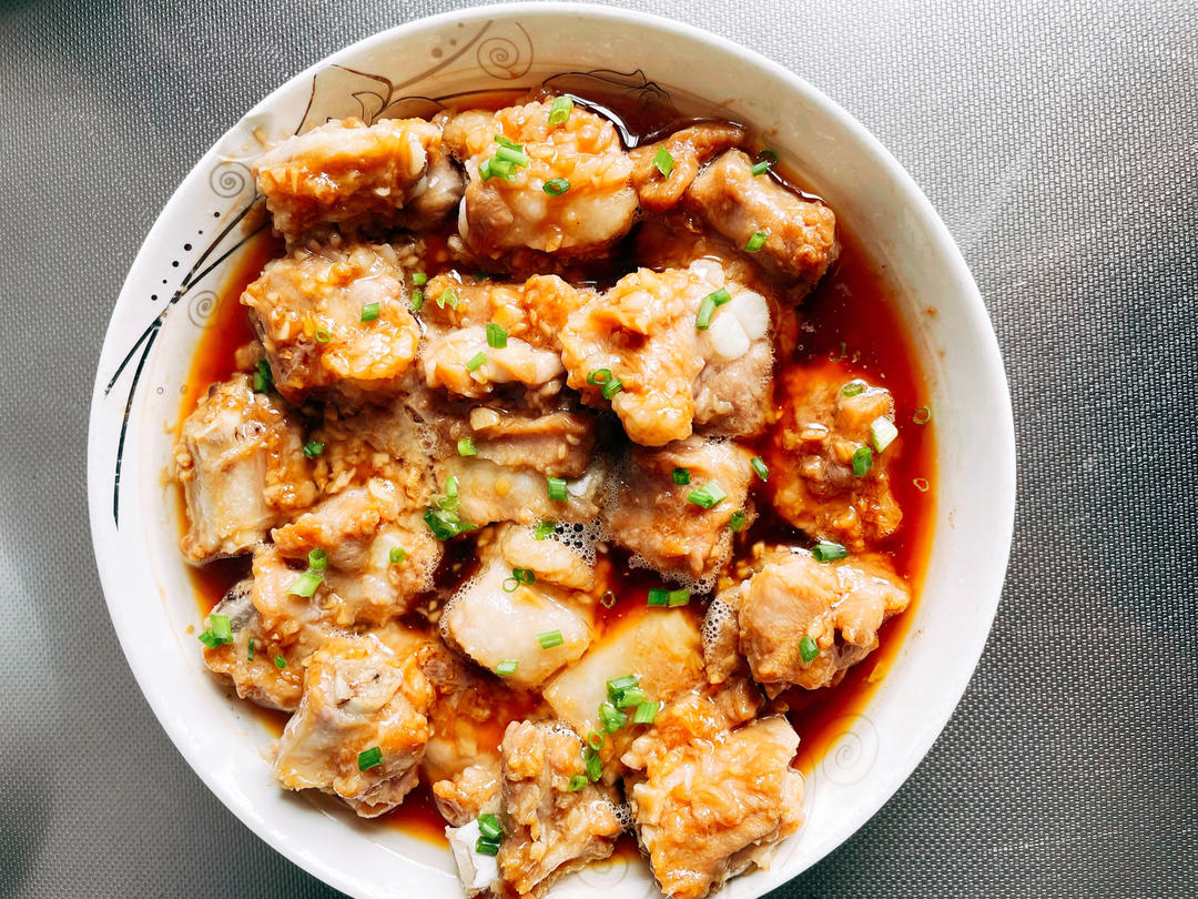 雨水吻花做的清蒸排骨