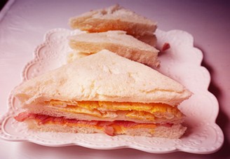 培根鸡蛋三明治