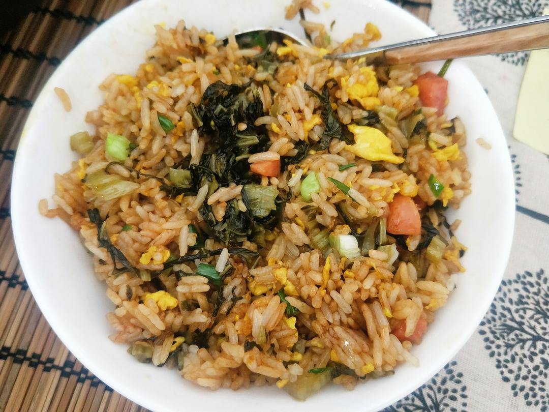 好吃哭隔壁小孩的酸菜炒饭的做法